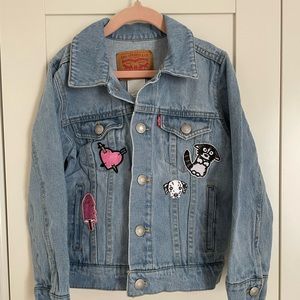 Levi’s little girls Sz 5/6 Kids Trucker Denim Jacket with curated patches